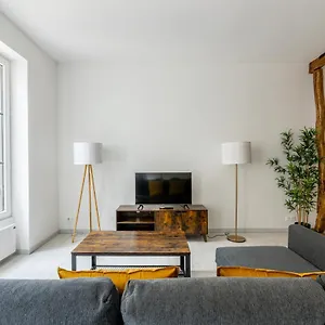 Luxurious 2 Bedroom Avenue Des Champs-elysees Saint-philippe Du Roule Free Netflix Appartement